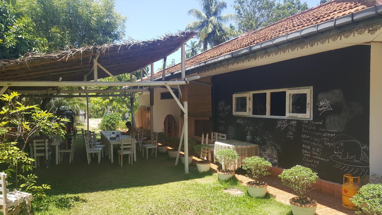 Surfing Wombats Hostel Weligama Exterior photo